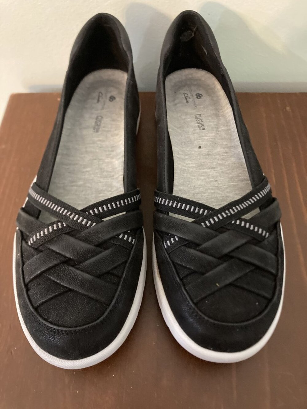 Clarks Cloudsteppers Cushioned Black Flats Size 8 Slip-On Shoes